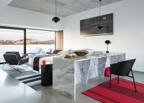 a kitchen and living room with a table and chairs at Villa Extramuros in Arraiolos