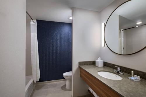 Fairfield Inn and Suites by Marriott St Louis Downtown Image