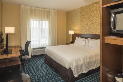 Televisyen dan/atau pusat hiburan di Fairfield Inn & Suites by Marriott Pittsburgh North/McCandless Crossing