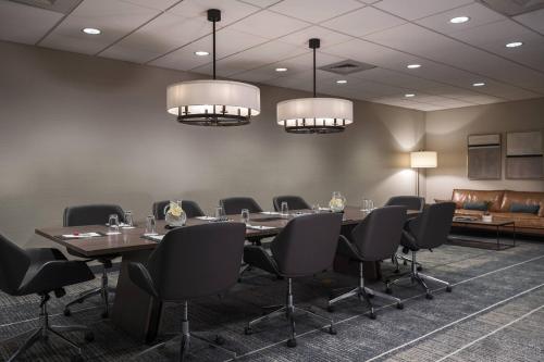 a conference room with a long table and chairs at Chicago Marriott Schaumburg in Schaumburg
