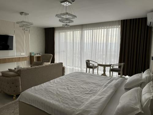 TV a/nebo společenská místnost v ubytování Aram Hotel