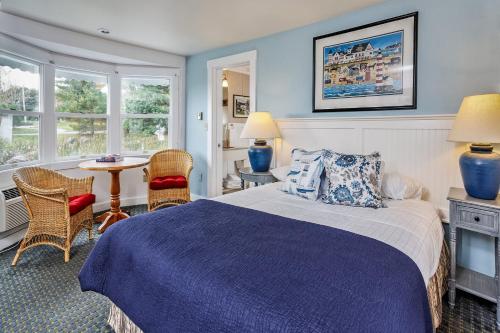 Postel nebo postele na pokoji v ubytování Glen Cove Inn & Suites Rockport