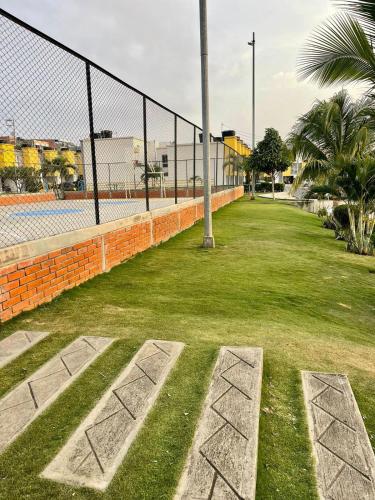 Taman di luar Linda Casaa