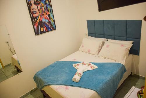 a bedroom with a bed with a bottle on it at Pousada Canto dos Pássaros in Lençóis