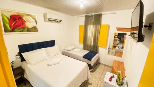 a small bedroom with a bed and a couch at Pousada Canto dos Pássaros in Lençóis