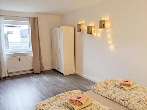 Postel nebo postele na pokoji v ubytování W6 - Gemütliche Wohnung in Lichtenhain