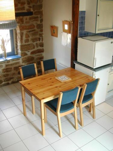 Kuhinja ili čajna kuhinja u objektu Gîte pour 2 personnes