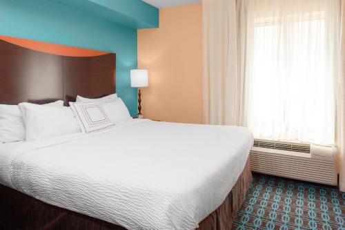 a hotel room with a large bed and a window at Fairfield Inn and Suites by Marriott Seymour in Seymour