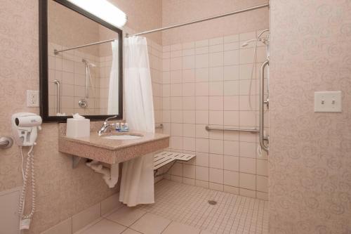 Ванная комната в Fairfield Inn & Suites El Centro