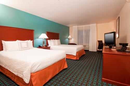 Кровать или кровати в номере Fairfield Inn & Suites El Centro