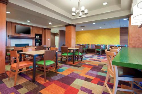 Гостиная зона в Fairfield Inn & Suites El Centro