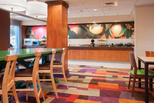 Ресторан / где поесть в Fairfield Inn & Suites El Centro