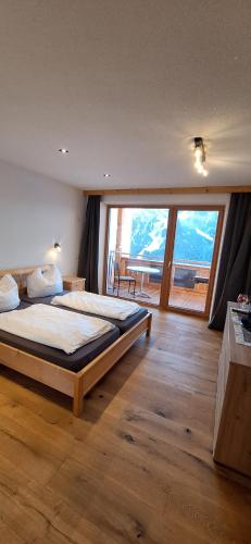 Posteľ alebo postele v izbe v ubytovaní Haus Joelblick und Haus Oberadelsber