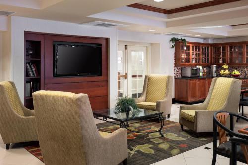 a living room with chairs and a television at Fairfield Inn & Suites Tucson North/Oro Valley in Oro Valley
