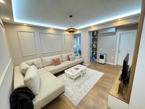 Jolie Center Apartment