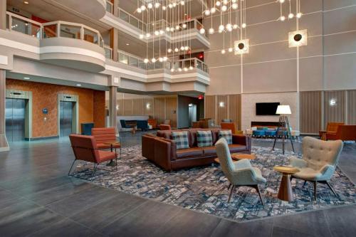 Four Points by Sheraton St. Catharines Niagara Suitesにあるシーティングエリア