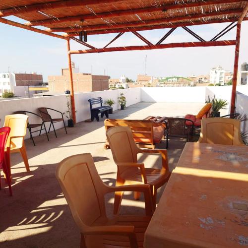 Posezení v ubytování Ravenala Paracas Hostel & Apartment
