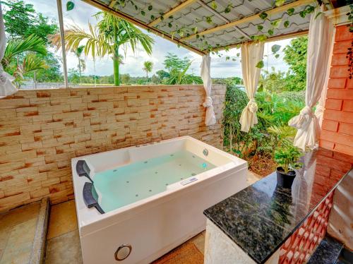 Zahrada ubytování Rosedale Farmhouse-2Acre-Pvt Pool-Jacuzzi