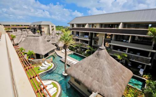 an aerial view of a resort with a swimming pool at Tropical Elegance - Appartement in Grand Baie