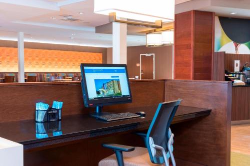 TV a/nebo společenská místnost v ubytování Fairfield Inn & Suites by Marriott Indianapolis Fishers