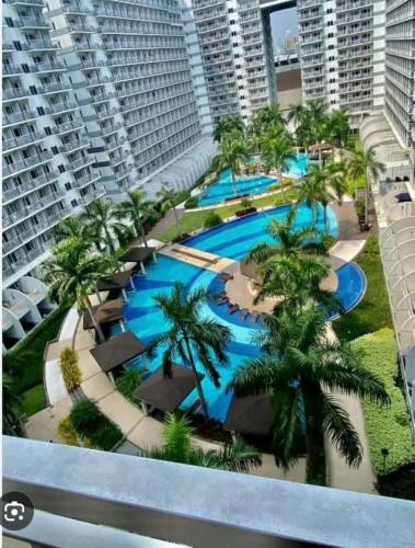 Бассейн в Shell Residences или поблизости