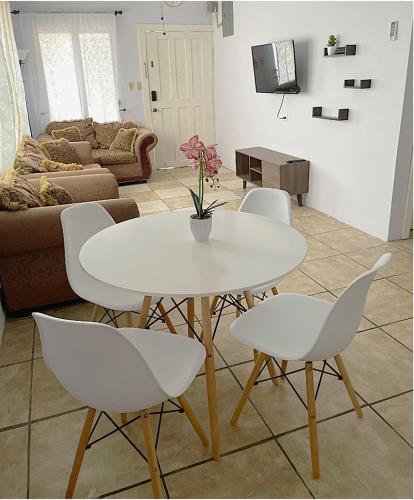 a white table and chairs in a living room at Close to Beach-Perfect Location in Puerto Cortes