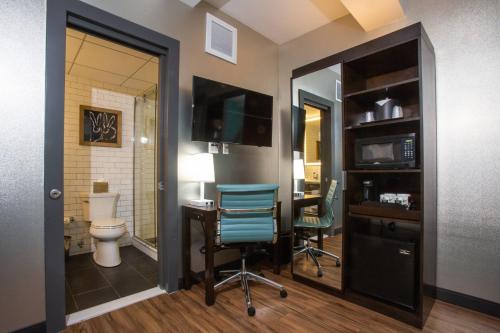 a room with a desk and a room with a bathroom at Fairfield Inn & Suites by Marriott Philadelphia Downtown/Center City in Philadelphia
