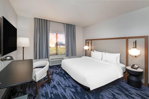 Fairfield Inn & Suites Houston Memorial City Area Image