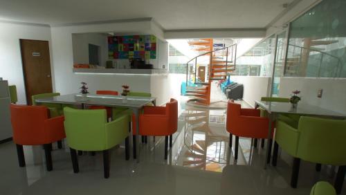 a dining room with a table and chairs at Hotel Yekkan in Huauchinango