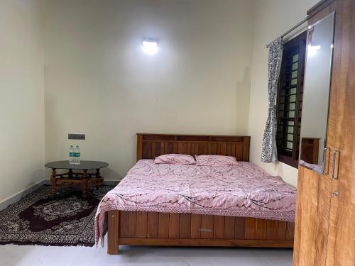 Postel nebo postele na pokoji v ubytování Skyview homestay Devaramane