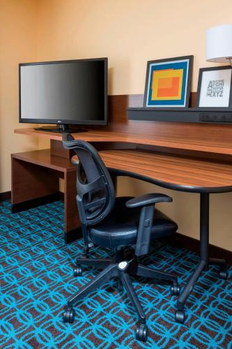 a desk with a monitor and a chair in a room at Fairfield Inn & Suites Temple Belton in Temple