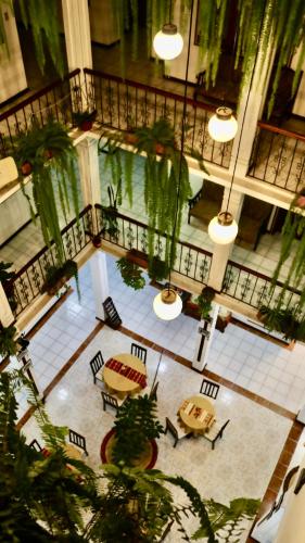 an overhead view of a lobby with tables and potted plants at Aleros Hotel Boutique in Cuenca