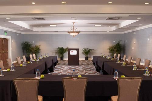 Charleston Marriottにあるビジネスエリアまたは会議室