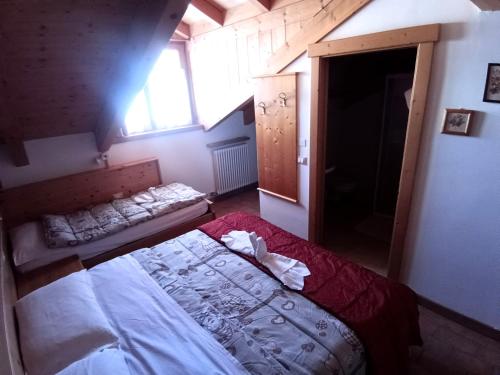 Postel nebo postele na pokoji v ubytování Rifugio Predaia Ai Todes'ci