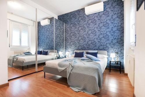 Posteľ alebo postele v izbe v ubytovaní Cozy apartament in Piazza 5 Giornate by Easylife