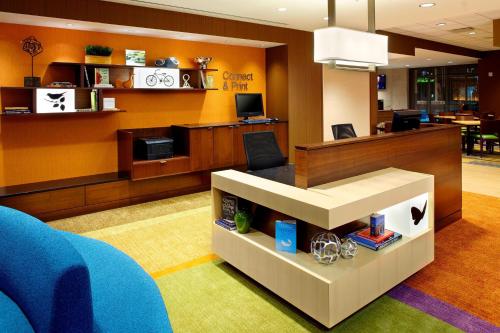 a lobby with a waiting room with a blue couch at Fairfield by Marriott Inn & Suites Wheeling at The Highlands in Triadelphia