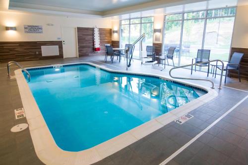 Πισίνα στο ή κοντά στο Fairfield by Marriott Cambridge