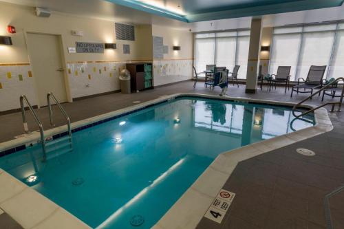 a large swimming pool in a hotel room at Fairfield Inn & Suites by Marriott Geneva Finger Lakes in Geneva