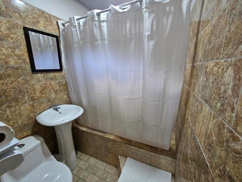 Koupelna v ubytování Hotel Luna Liberiana