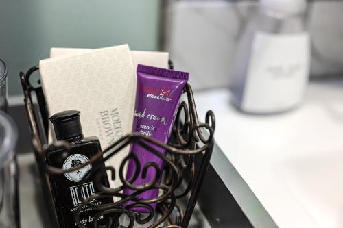 a wire container with a bottle of soap and scissors at Petite Paradise in Dayton