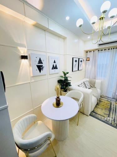 Χώρος καθιστικού στο NEAR NAIA TERMINAL 1, 2, 3 Cozy Apartment at Field Residence