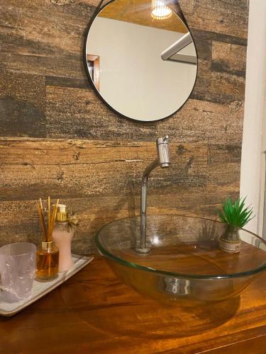 a bathroom with a bowl sink and a mirror at icaraizinho villa soleil in Amontada