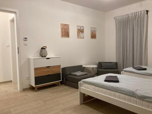 Ένα ή περισσότερα κρεβάτια σε δωμάτιο στο Apartmán Krkonoše Rokytnice