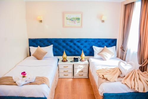 EsnaにあるQueen Charlotte Dahabyia, 3,4,7 nights sailing between Luxor and Aswanのギャラリーの写真