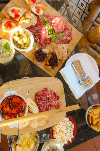 Makanan di atau berdekatan the country house