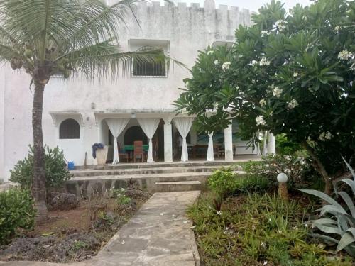 Taman di luar Villa Kenza