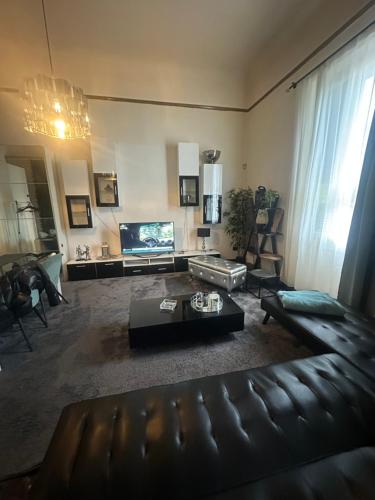 Μια τηλεόραση ή/και κέντρο ψυχαγωγίας στο Urban Suite