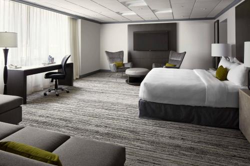 Postel nebo postele na pokoji v ubytování Marriott Columbus Northwest
