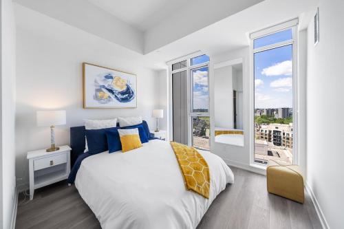 Katil atau katil-katil dalam bilik di One of a Kind Penthouse in Markham