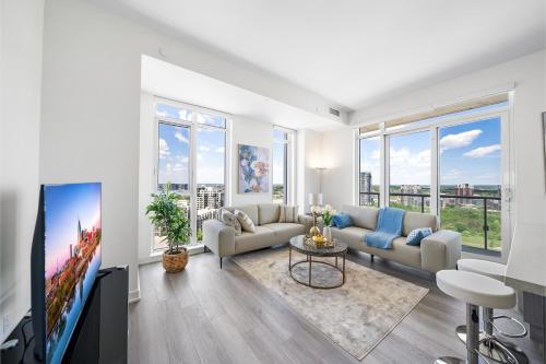Televisyen dan/atau pusat hiburan di One of a Kind Penthouse in Markham